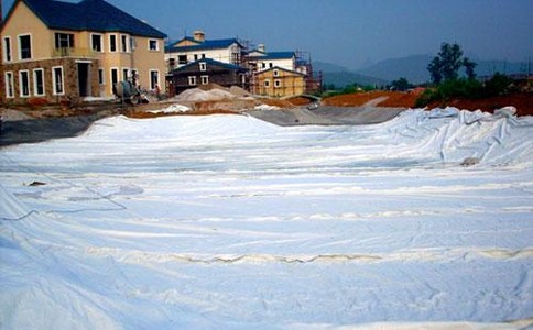 土工膜路面养护有哪些特点?